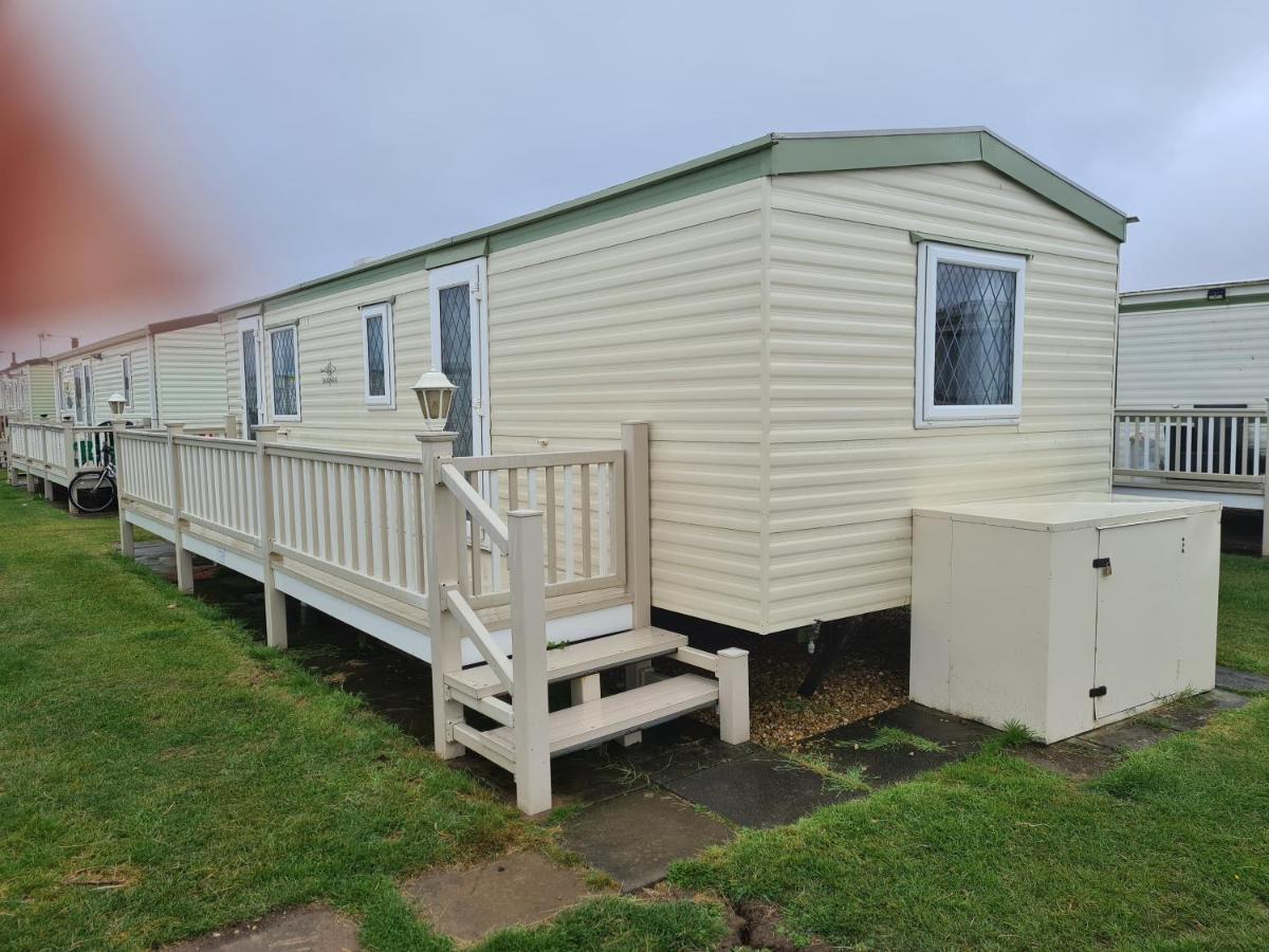 Corner Pitch 4 Berth Caravan * Ingoldmells