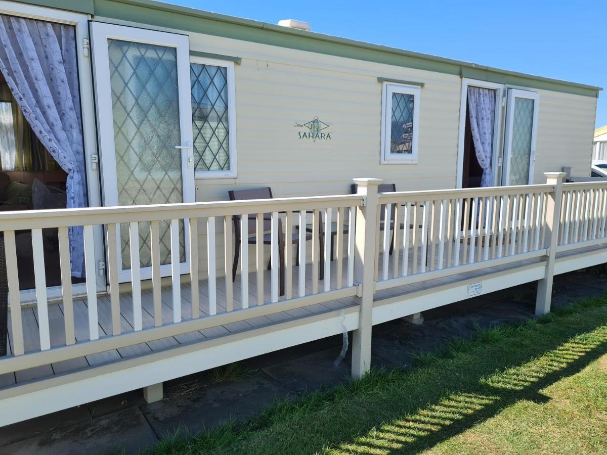 Corner Pitch 4 Berth Caravan * Ingoldmells